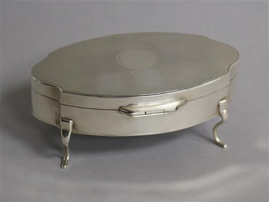 A George V engine turned silver oval trinket box, Mappin & Webb, Birmingham, 1916, 13.3cm.